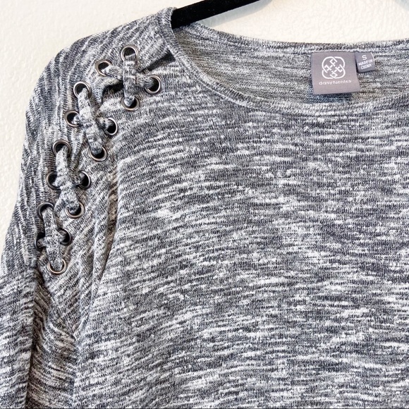 Daisy Fuentes Marled Gray Scoop Neck Sweater Small - Picture 2 of 5